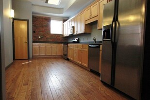 1106 E Broadway in Columbia, MO - Building Photo