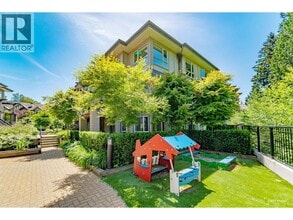 3231 Noel Dr in Burnaby, BC - Building Photo - Building Photo