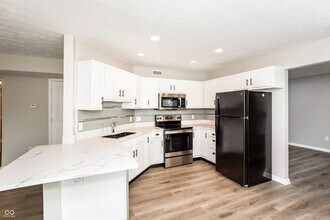 10702 Palmyra Ct in Indianapolis, IN - Building Photo - Building Photo