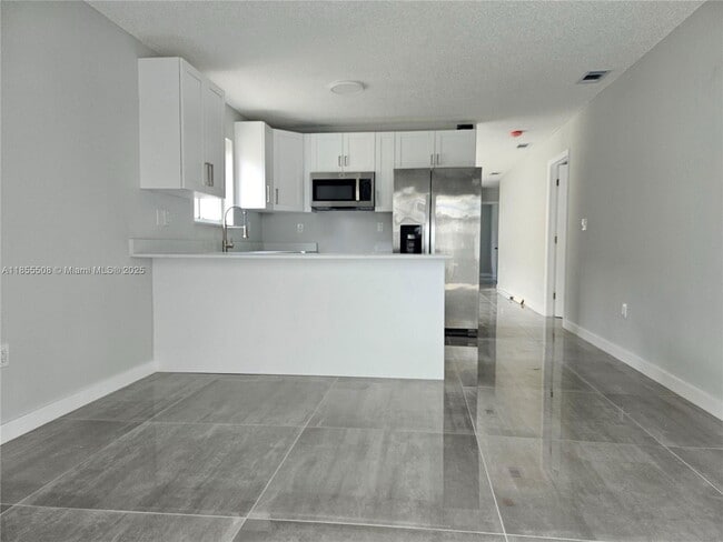16165 SW 139th Ave in Miami, FL - Building Photo - Building Photo
