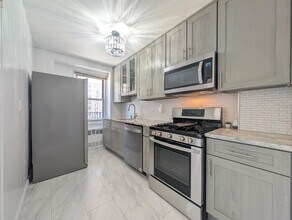 225 ST PAUL Ave in Jersey City, NJ - Building Photo - Building Photo