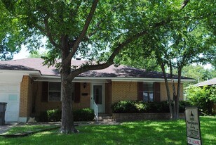623 Laurel St in Lancaster, TX - Building Photo