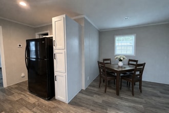 2366 Harbor Dr in Fenton, MI - Foto de edificio - Building Photo