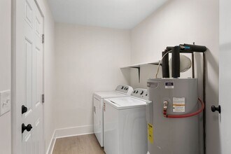 270 Fleming Rd in Charleston, SC - Building Photo - Building Photo