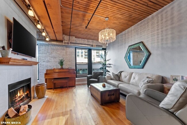 411 W Ontario St, Unit 405 in Chicago, IL - Foto de edificio - Building Photo