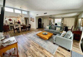 1800 Embassy Dr, Unit 117 in West Palm Beach, FL - Building Photo - Building Photo