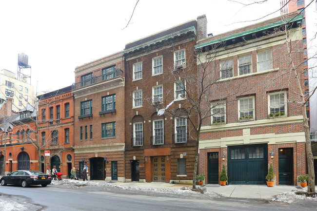 163 E 69th St in New York, NY - Foto de edificio - Building Photo