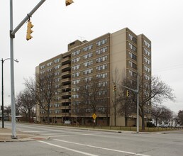 John F. Kennedy Plaza in Lorain, OH - Foto de edificio - Building Photo