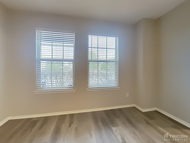 1113 Beeblossom Dr in Desoto, TX - Building Photo - Building Photo