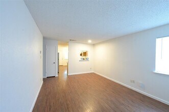 319 W William Cannon Dr in Austin, TX - Building Photo - Building Photo