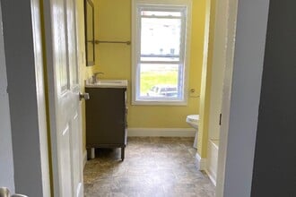 25 6th St, Unit 25B in Dover, NH - Foto de edificio - Building Photo