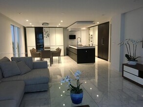 177 Ocean Ln Dr in Key Biscayne, FL - Building Photo - Building Photo