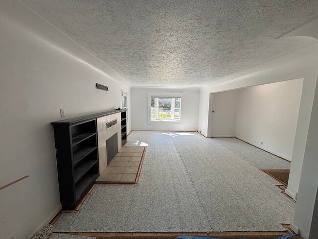 917 S Division St, Unit A in Traverse City, MI - Building Photo - Building Photo