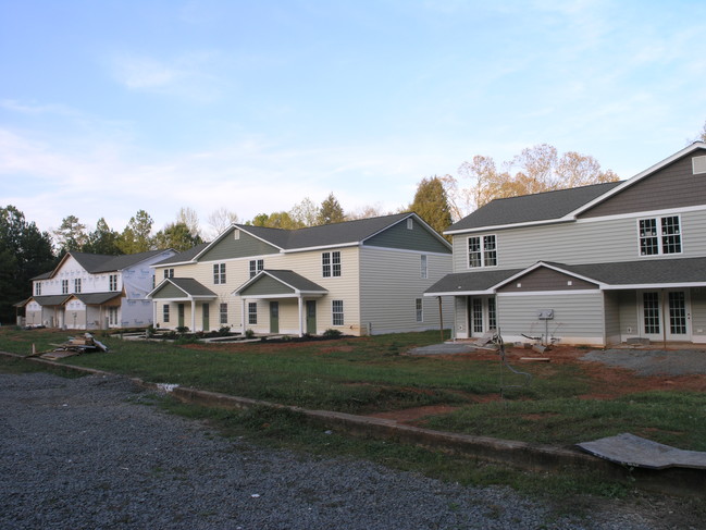 22926 Lake Tillery Rd in Albemarle, NC - Building Photo - Building Photo