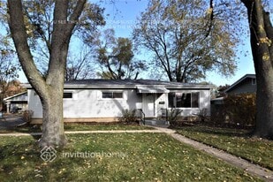 724 W James St in Villa Park, IL - Building Photo