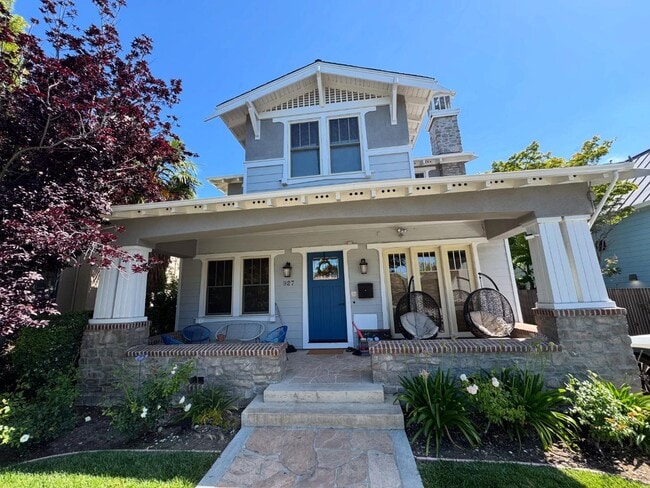927 Ramona St in Palo Alto, CA - Building Photo - Building Photo