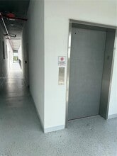 859 E 24th St, Unit 402 in Hialeah, FL - Building Photo - Building Photo