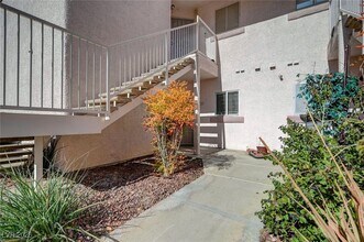 4555 E Sahara Ave in Las Vegas, NV - Foto de edificio - Building Photo