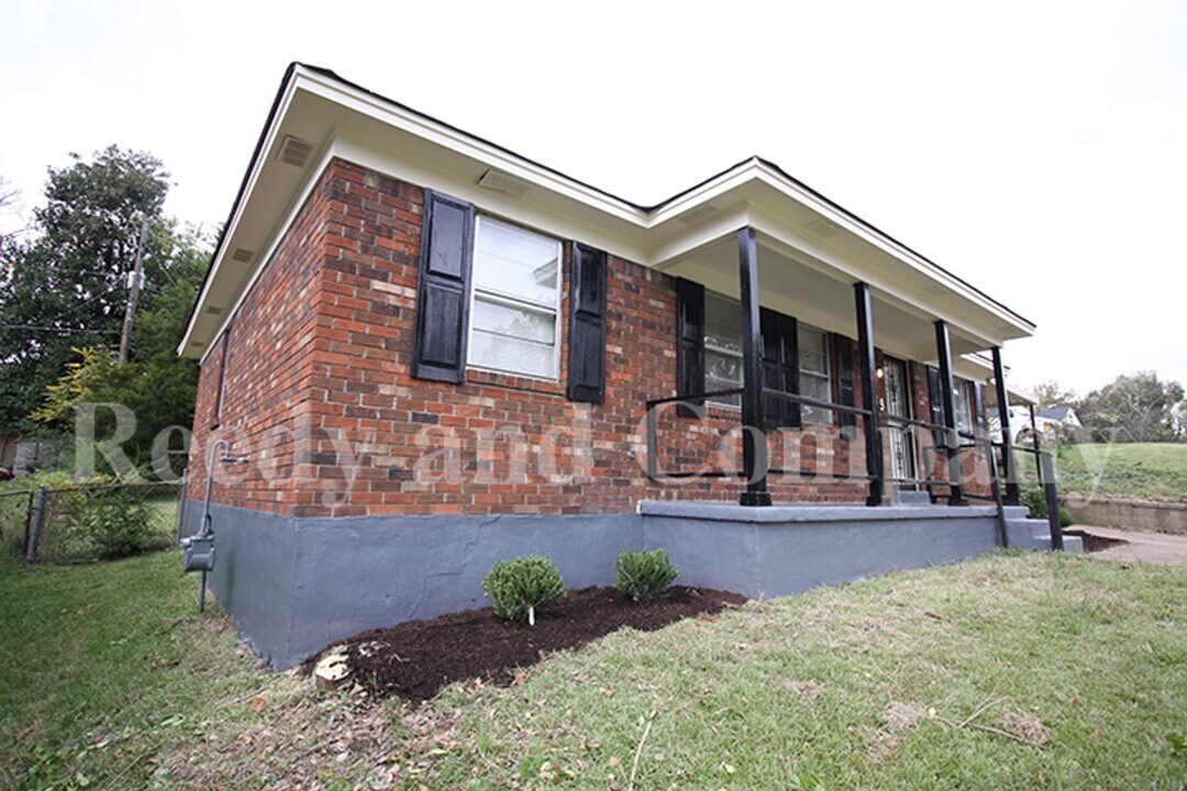 3489 Overton Crossing St in Memphis, TN - Building Photo