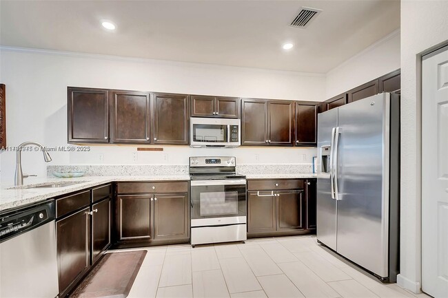 15073 SW 119th Ln in Miami, FL - Building Photo - Building Photo