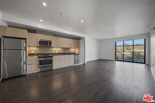 5800 Harold Way in Los Angeles, CA - Building Photo