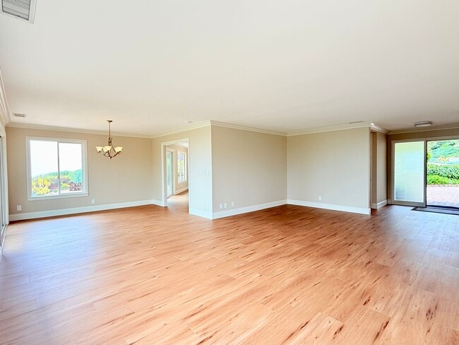 property at 1129 Harbor Hills Dr