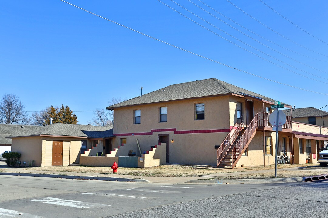 901-911 E Brooks St in Norman, OK - Foto de edificio