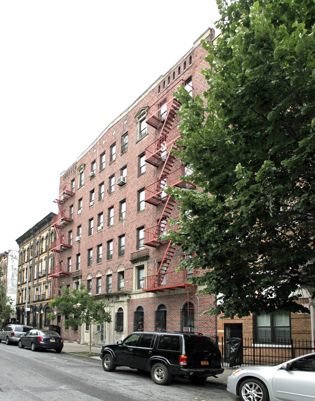 340 S 3rd St in Brooklyn, NY - Foto de edificio - Building Photo