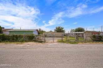 3879 John Christopher Dr in El Paso, TX - Building Photo - Building Photo