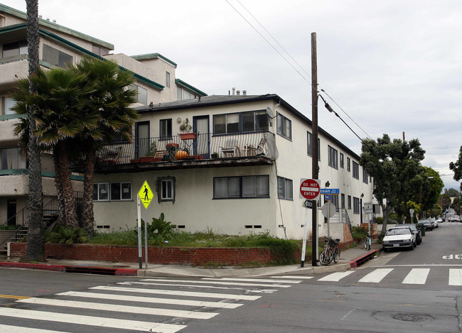 101-103 Strand St in Santa Monica, CA - Building Photo - Building Photo