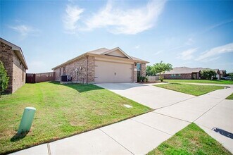 9300 Red Brush Trl in Fort Worth, TX - Building Photo - Building Photo