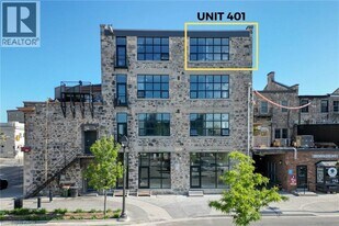 15 Main St in Cambridge, ON - Building Photo