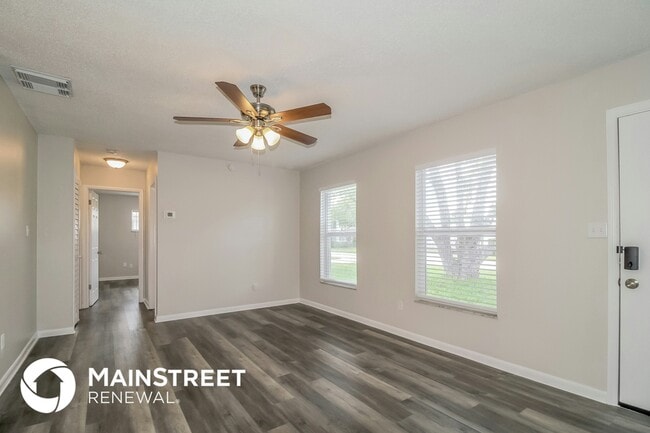 216 Lochmond Dr