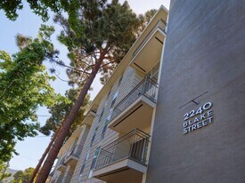 2240 Blake St in Berkeley, CA - Building Photo