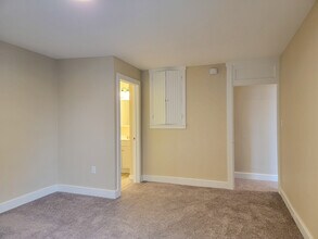 317 W Main St, Unit C in New Holland, PA - Building Photo - Building Photo