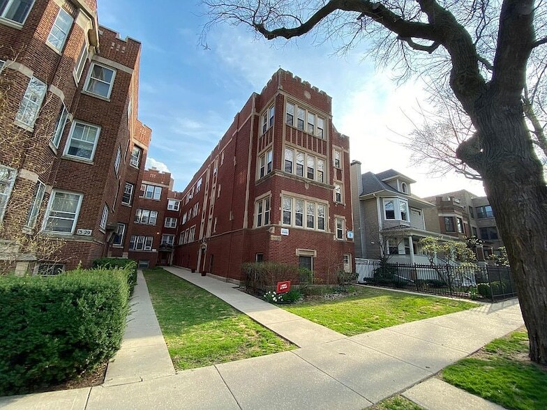 1335 W Carmen Ave, Unit 1B in Chicago, IL - Building Photo