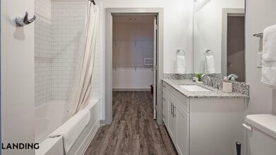 2165 Nolensville Pk, Unit 1-212 in Nashville, TN - Foto de edificio - Building Photo