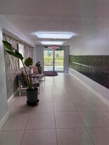 9350 Fontainebleau Blvd in Miami, FL - Building Photo