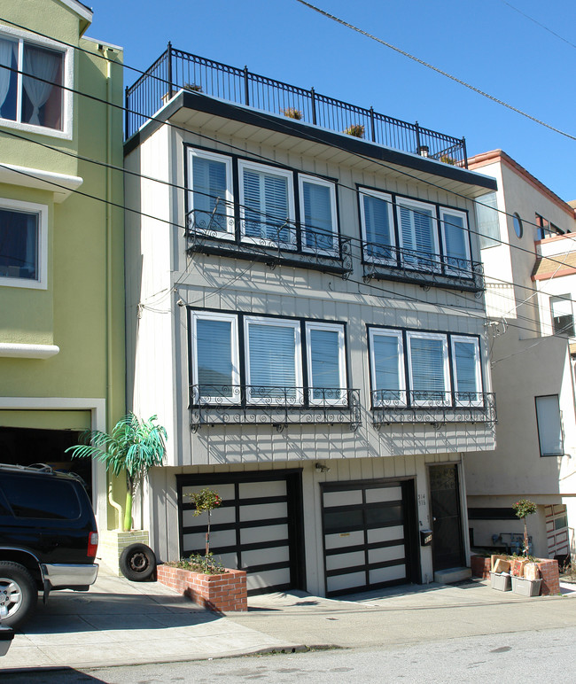 314 Wellington Ave in Daly City, CA - Foto de edificio - Building Photo