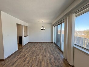 6640 Pearl Rd, Unit 604 in Cleveland, OH - Building Photo - Building Photo