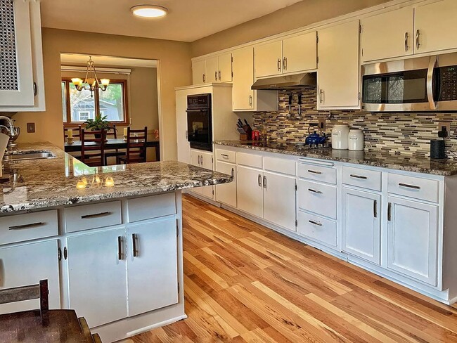 6233 Parnell Ave in Minneapolis, MN - Building Photo - Building Photo