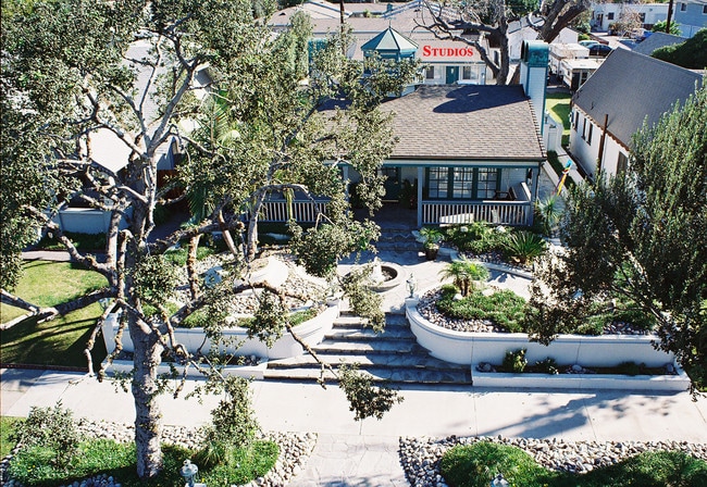 324 N Glendora Ave, Unit B in Glendora, CA - Foto de edificio - Building Photo