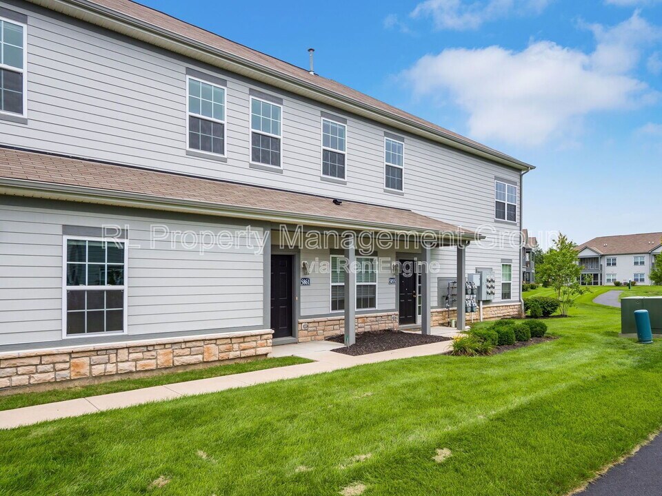 5861 Yellowfin Ln in Lewis Center, OH - Building Photo