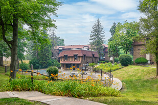 Cambridge Woods Apartments