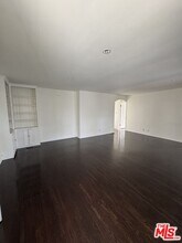 1122 N Crescent Heights Blvd in West Hollywood, CA - Building Photo - Building Photo