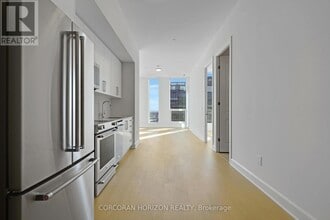 3240 William Coltson Ave in Oakville, ON - Building Photo - Building Photo