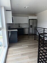 2332 Carmona Ave in Los Angeles, CA - Foto de edificio - Building Photo