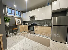 44 Victoria Ave S in Hamilton, ON - Building Photo