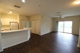625 Fairway Dr, Unit 302 in St. Augustine, FL - Foto de edificio - Building Photo