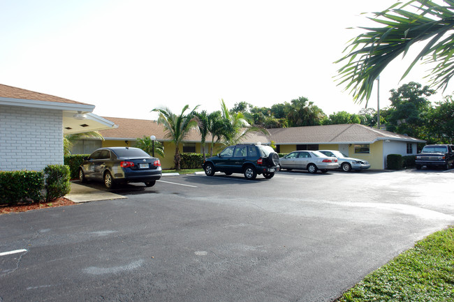 Juno Park Condo in North Palm Beach, FL - Foto de edificio - Building Photo